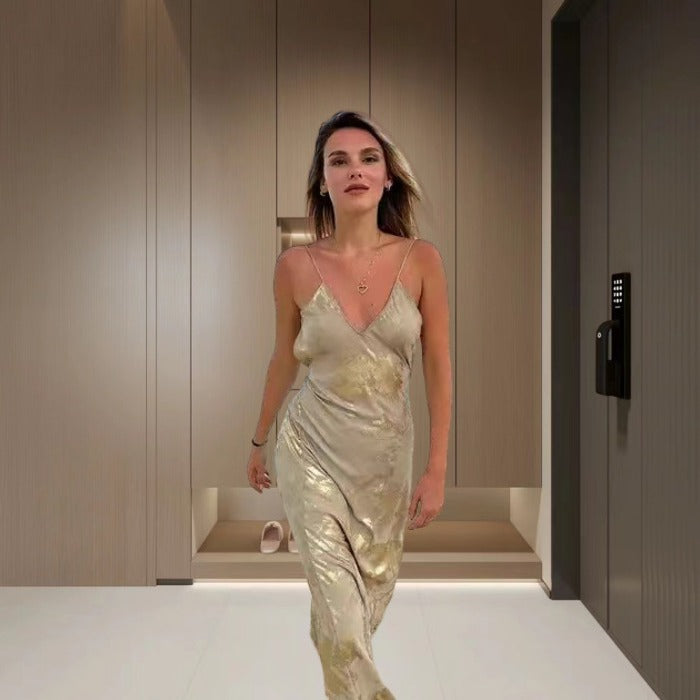 Dame maxikjole med glitrende satin overdel og elegant V-hals Stilla