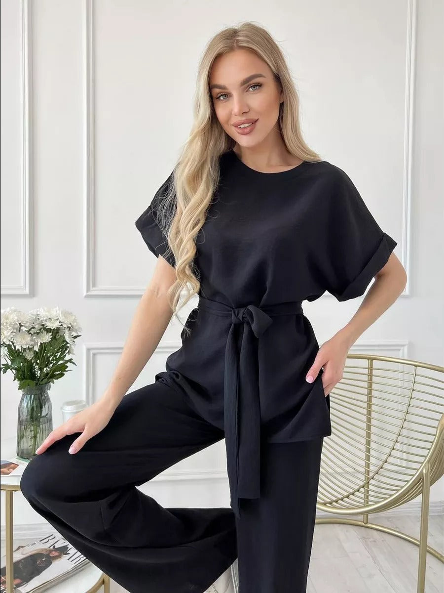 Damer elegant loungewear sæt med taljebælte og flydende snit Stilla