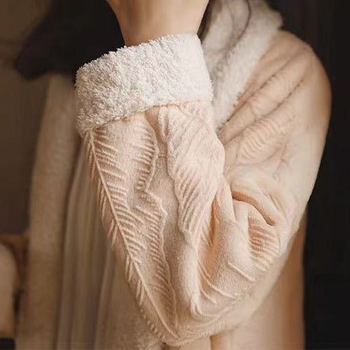 Dame hyggelig morgenkåbe med elegant fleece-fôr og praktiske lommer Stilla