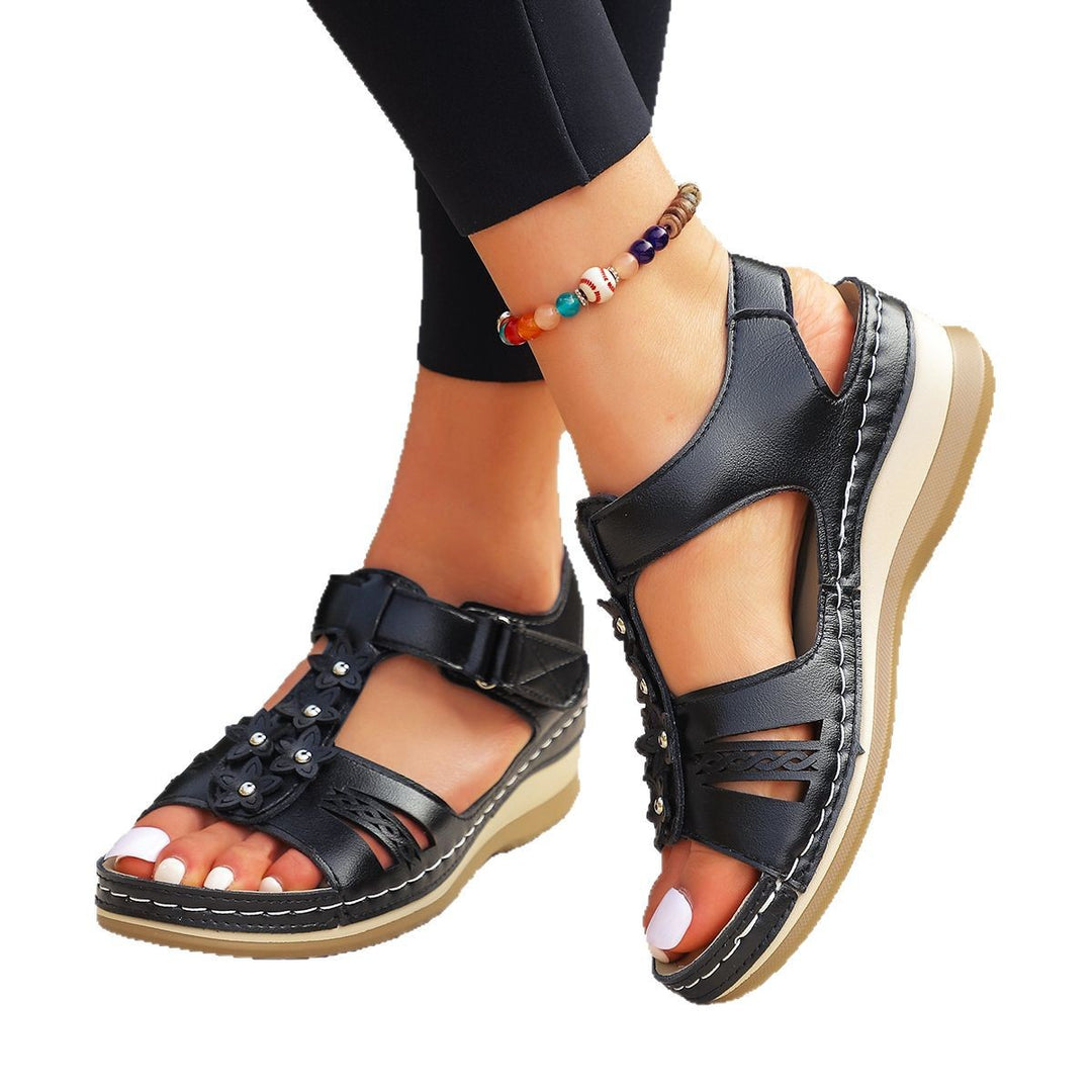 Dame sandaler med floralt dekoration og justerbar rem Stilla