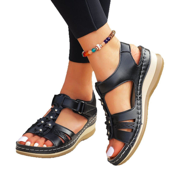 Dame sandaler med floralt dekoration og justerbar rem Stilla
