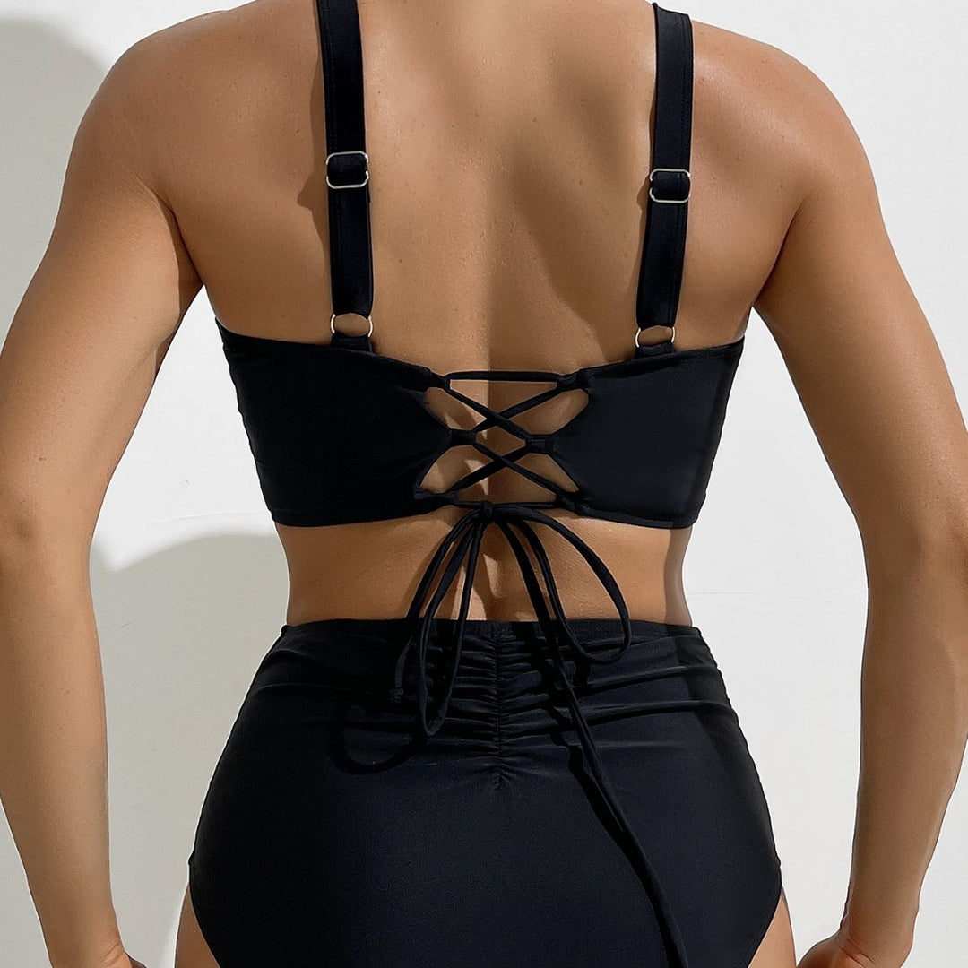 Dame bikinisæt med figursmigrende design og elegant indviklet udskæring Stilla