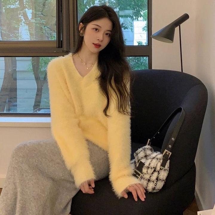 Kvinders fluffy V-hals sweater med blødt materiale og afslappet pasform Stilla
