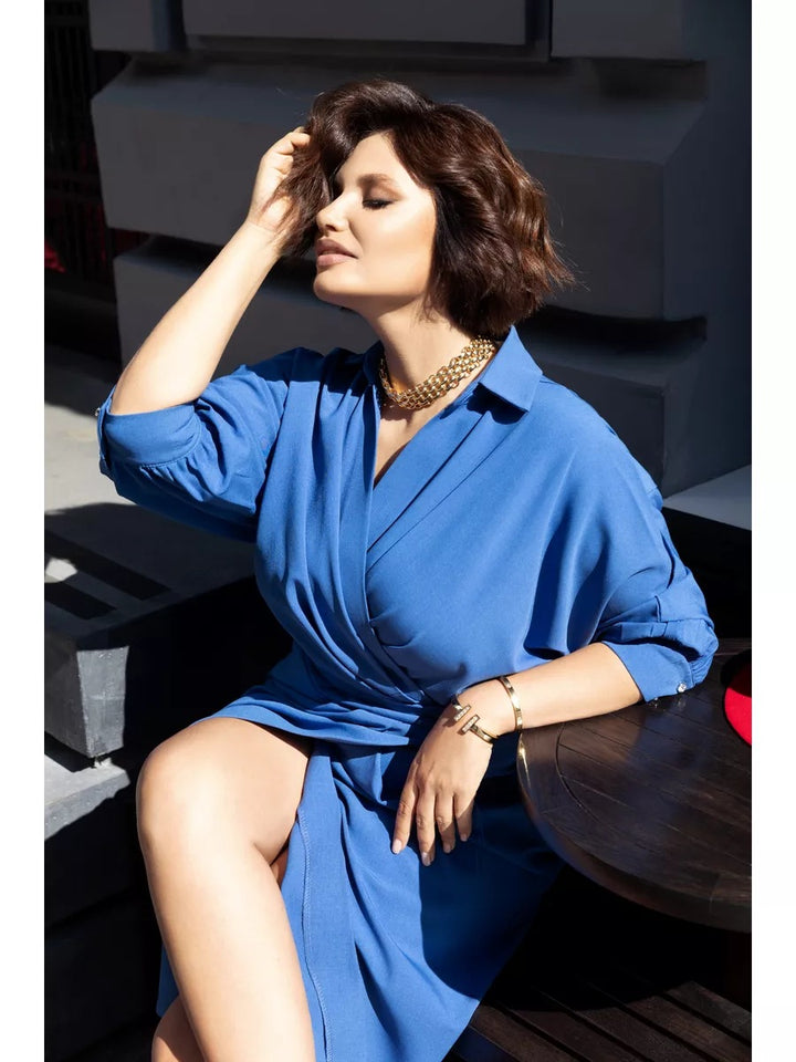 Dame wrap kjole med elegant drapering og taljeret snit Stilla