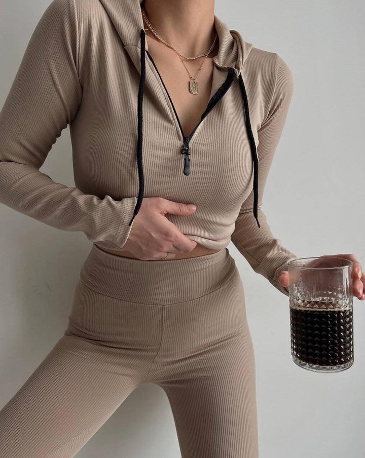 Dame sporty tight-look overall med lynlås og åndbare egenskaber Skovae