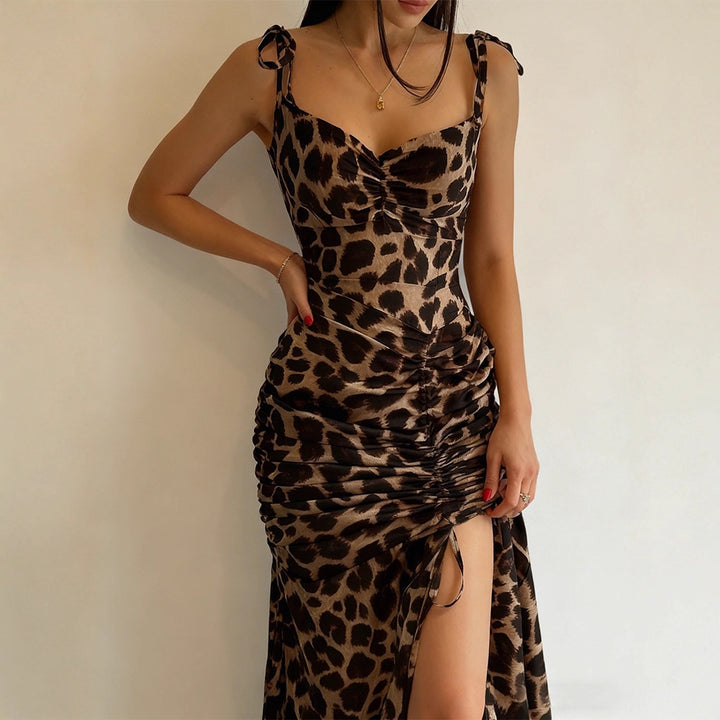 Dames elegante maxi kjole med leopardmønster og sidelængde Skovae