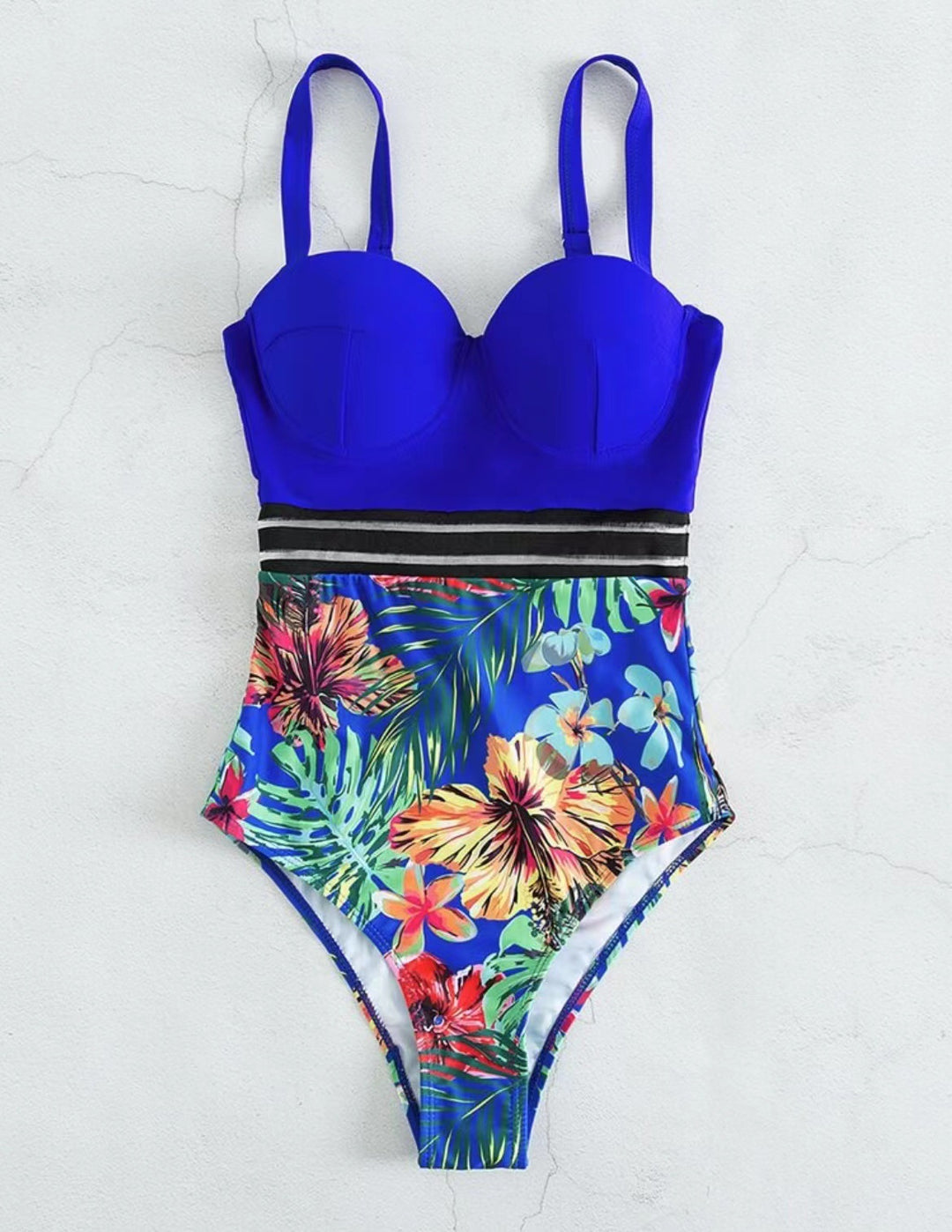 Dame bikinisæt med højt skåret trusse og blomstret design Stilla