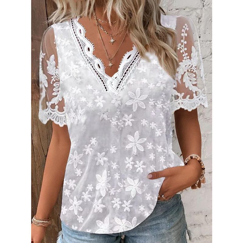 Damebluse med blomster spidsmønster og elegant V-hals Stilla