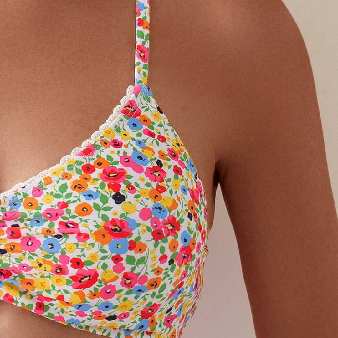 Dame Triangle-bikini med blomsterprint og fine detaljer Skovae