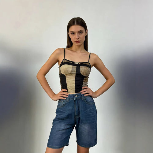 Dame figursyet cropped top med ståkrave og korte ærmer Skovae