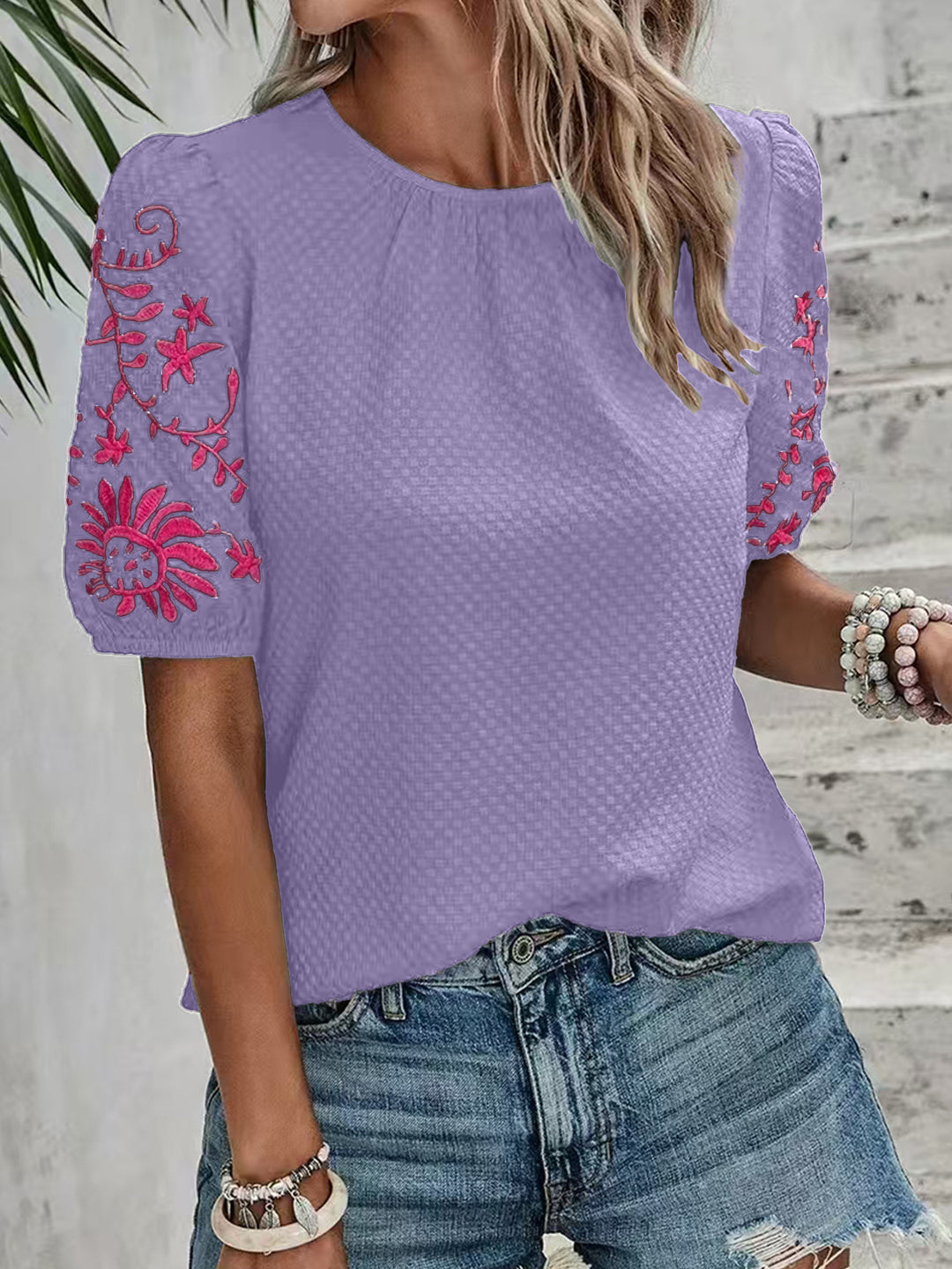 Damebluse med broderidetaljer Stilla