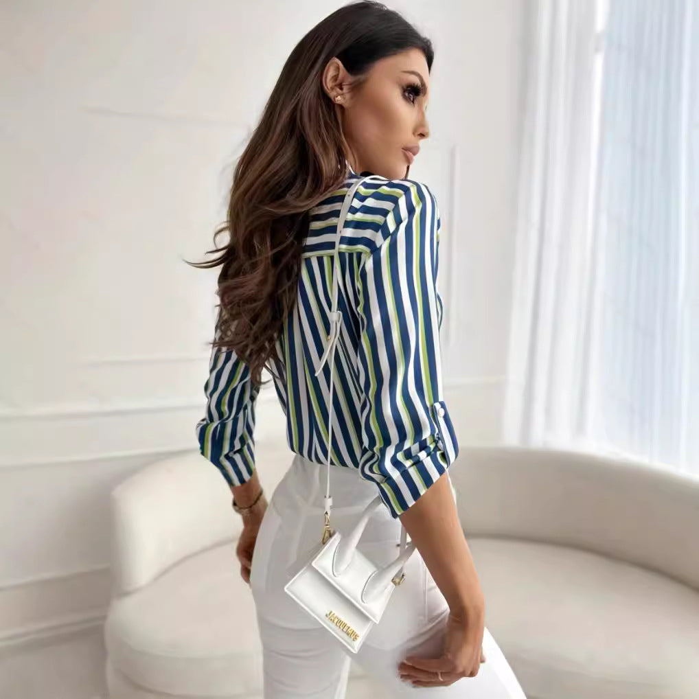 Dame stribet skjortebluse med moderne detaljer Stilla