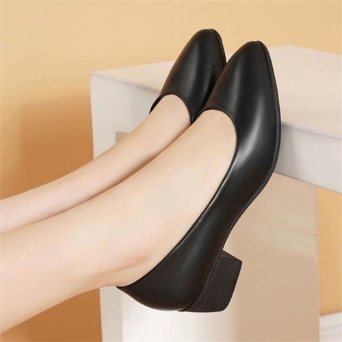 Dame elegant blokhæle-pumps med slynget V-udskæring og moderne design Stilla