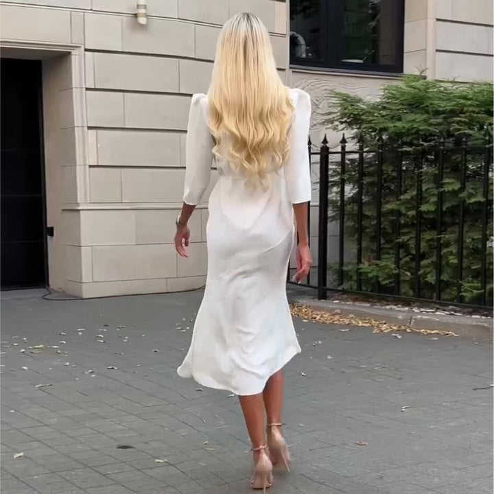 Kvindernes skjortekjole med elegant V-hals og knapstolpe