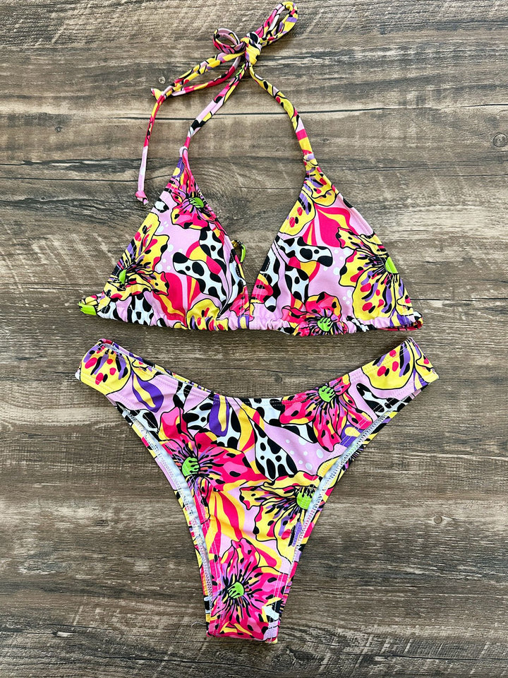 Dame bikini-sæt med raffineret trekant-top og farverigt design Stilla
