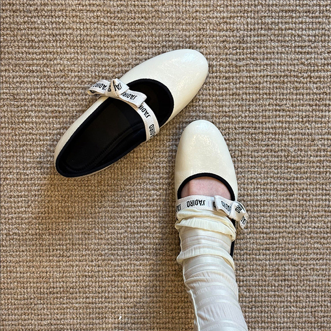 Dame Mary Jane Ballerinaer med dekorative rem-detaljer Stilla
