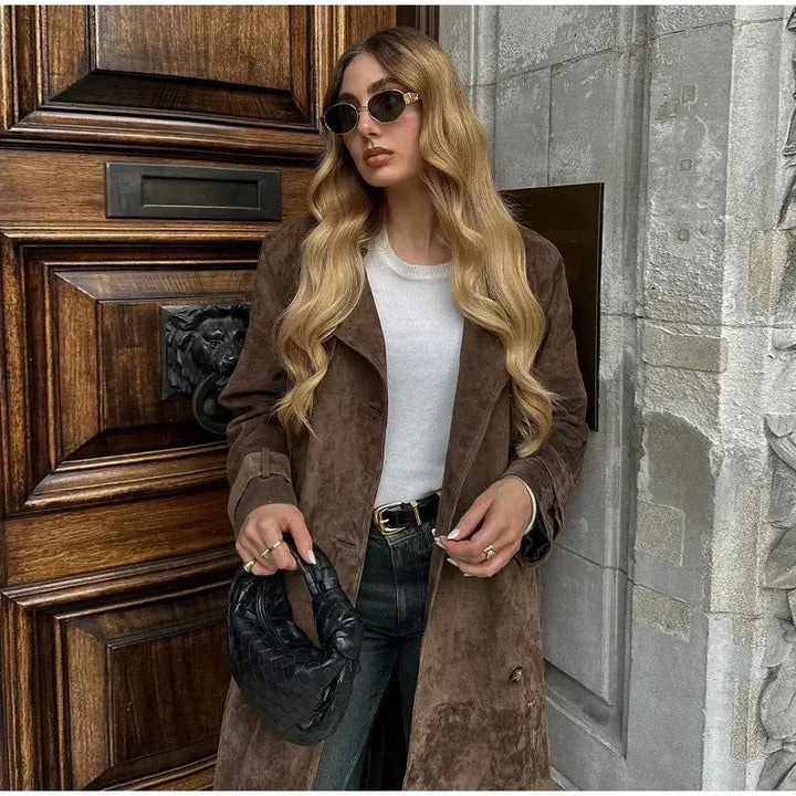 Kvinders elegante og tidløse ruskinds trench coat Stilla