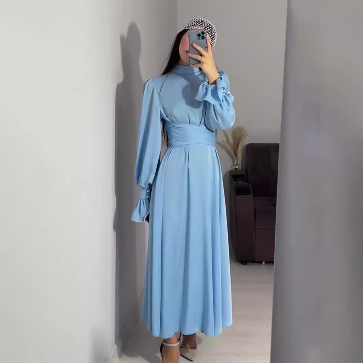 Dame elegant langærmet kjole med flot rufflesdetalje og taljeindsats Stilla