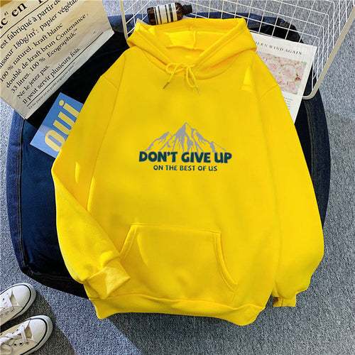 Kvindernes hoodie med motiverende bjergdesign Skovae