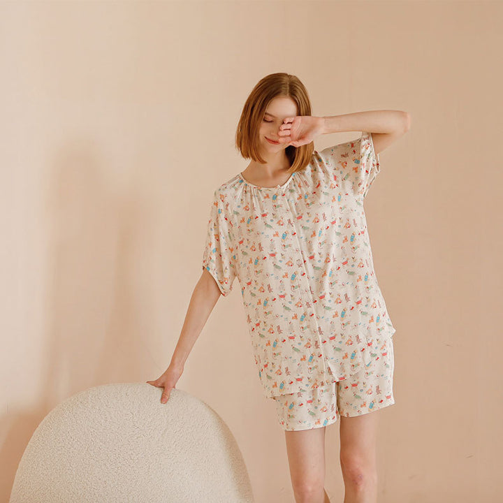 Dame Pyjama-sæt i let og åndbart materiale med legende design Stilla