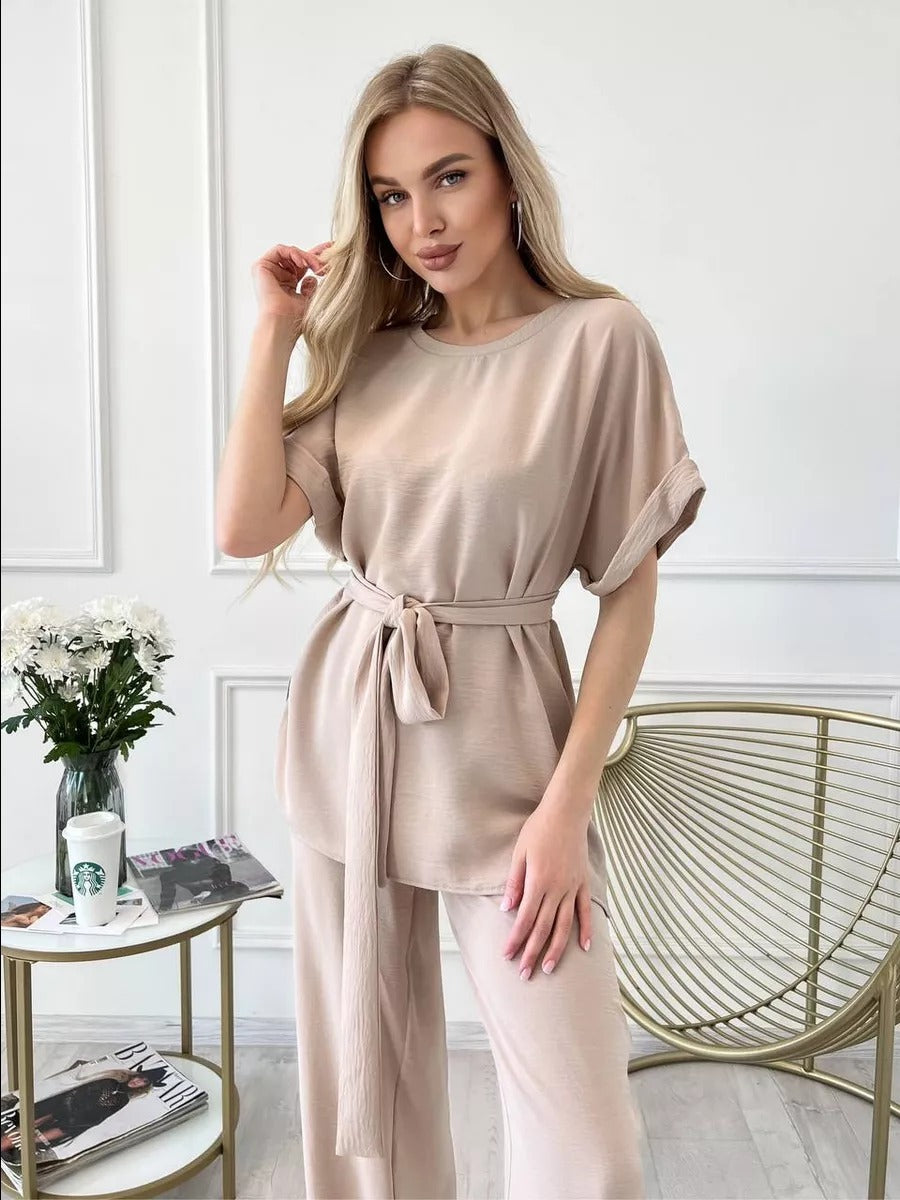 Damer elegant loungewear sæt med taljebælte og flydende snit Stilla