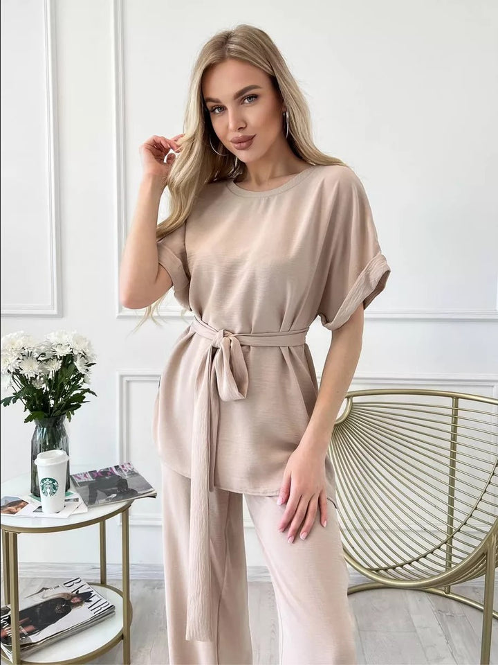 Damer elegant loungewear sæt med taljebælte og flydende snit Stilla