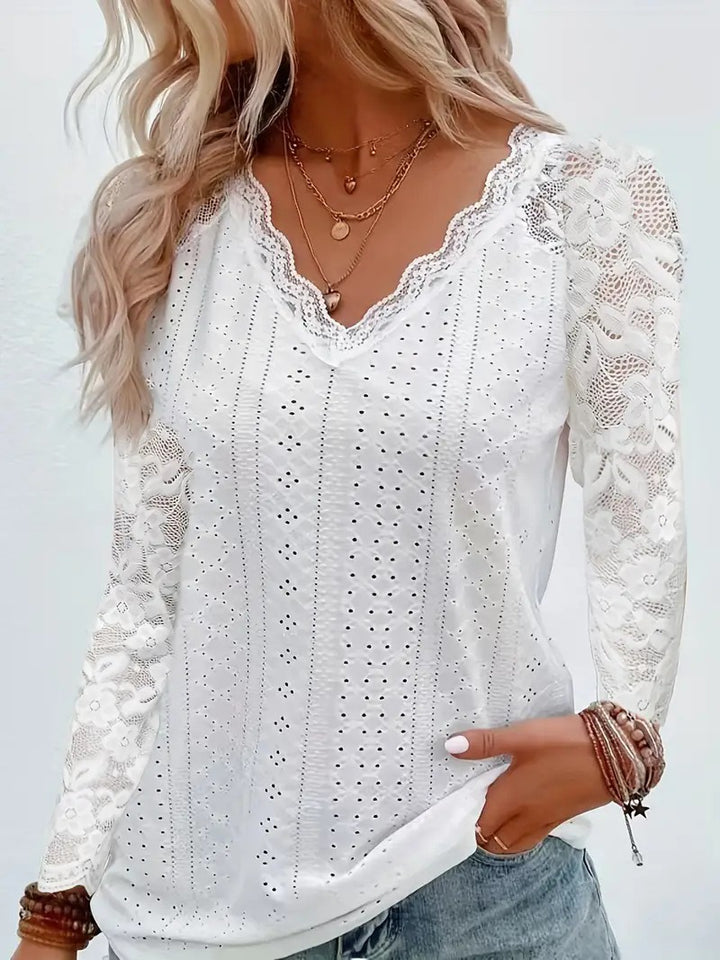 Kvindernes elegante top med blonder trim og V-hals Stilla