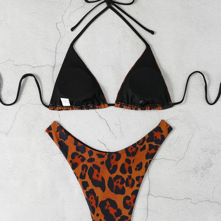 Femme Triangle Bikini Sæt med Høj-Benudskæring Stil Stilla