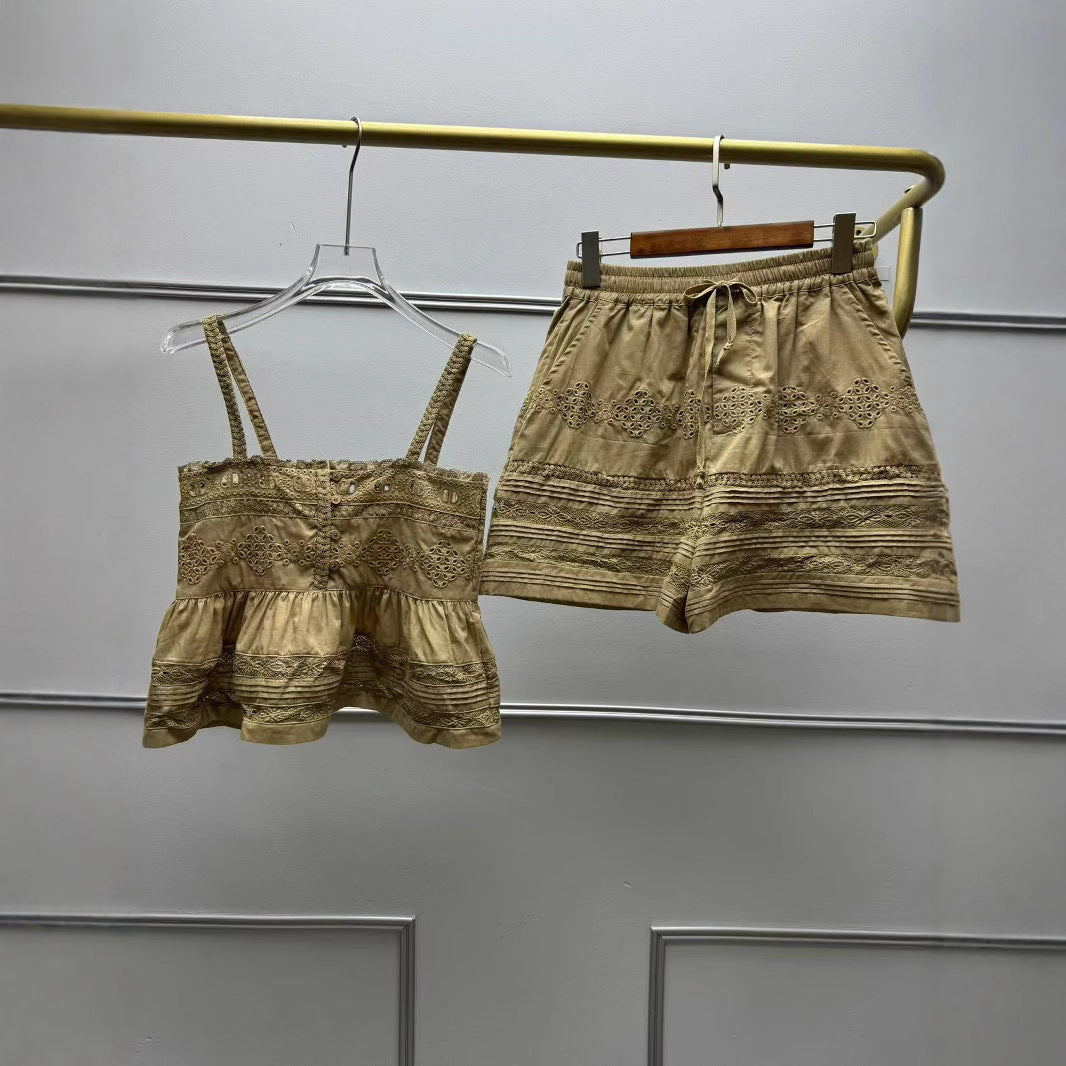 Dame romantisk spids top med volanger og fine detaljer Stilla