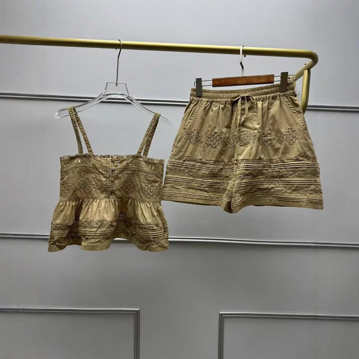Dame romantisk spids top med volanger og fine detaljer Stilla