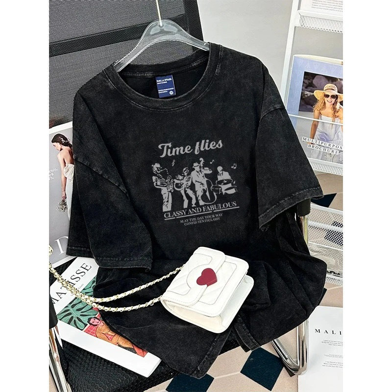 Dame T-shirt i afslappet oversized stil med særligt kreativt grafiktryk Stilla