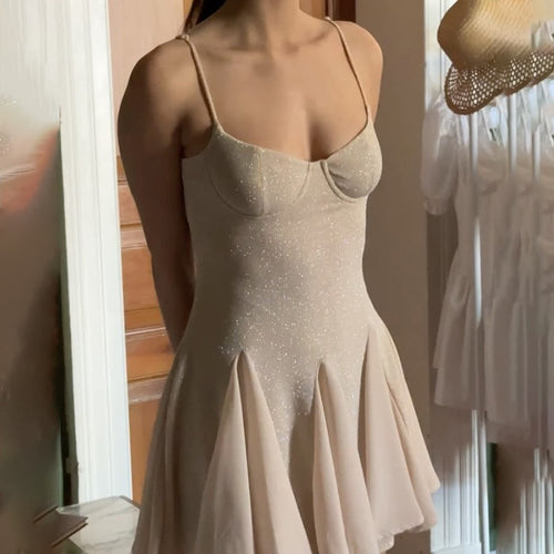 Dame skaterkjole med elegant bustier-overdel og flæser