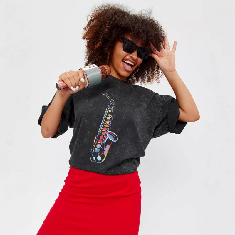 Dame afslappet T-shirt med kreativ saxofonmotiv Stilla