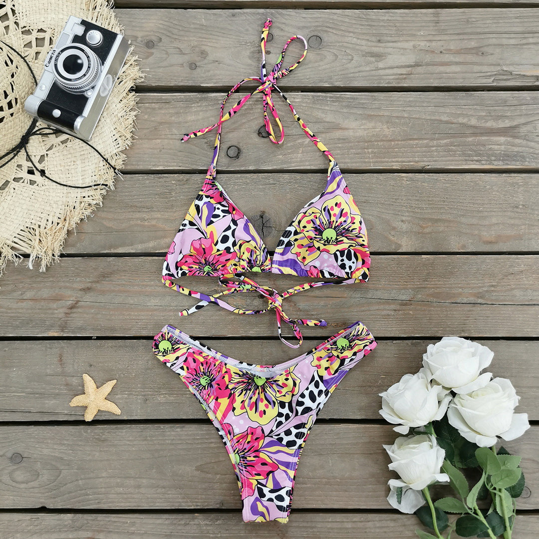 Dame bikini-sæt med raffineret trekant-top og farverigt design Stilla