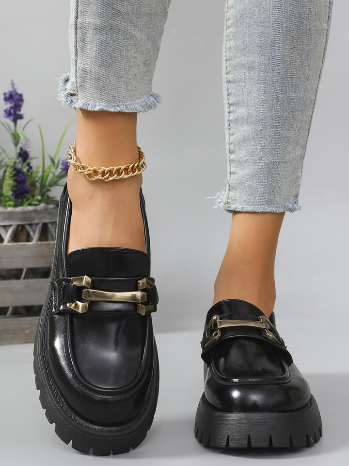 Dame Chunky Loafers med robust profil og elegante metalakenter Stilla