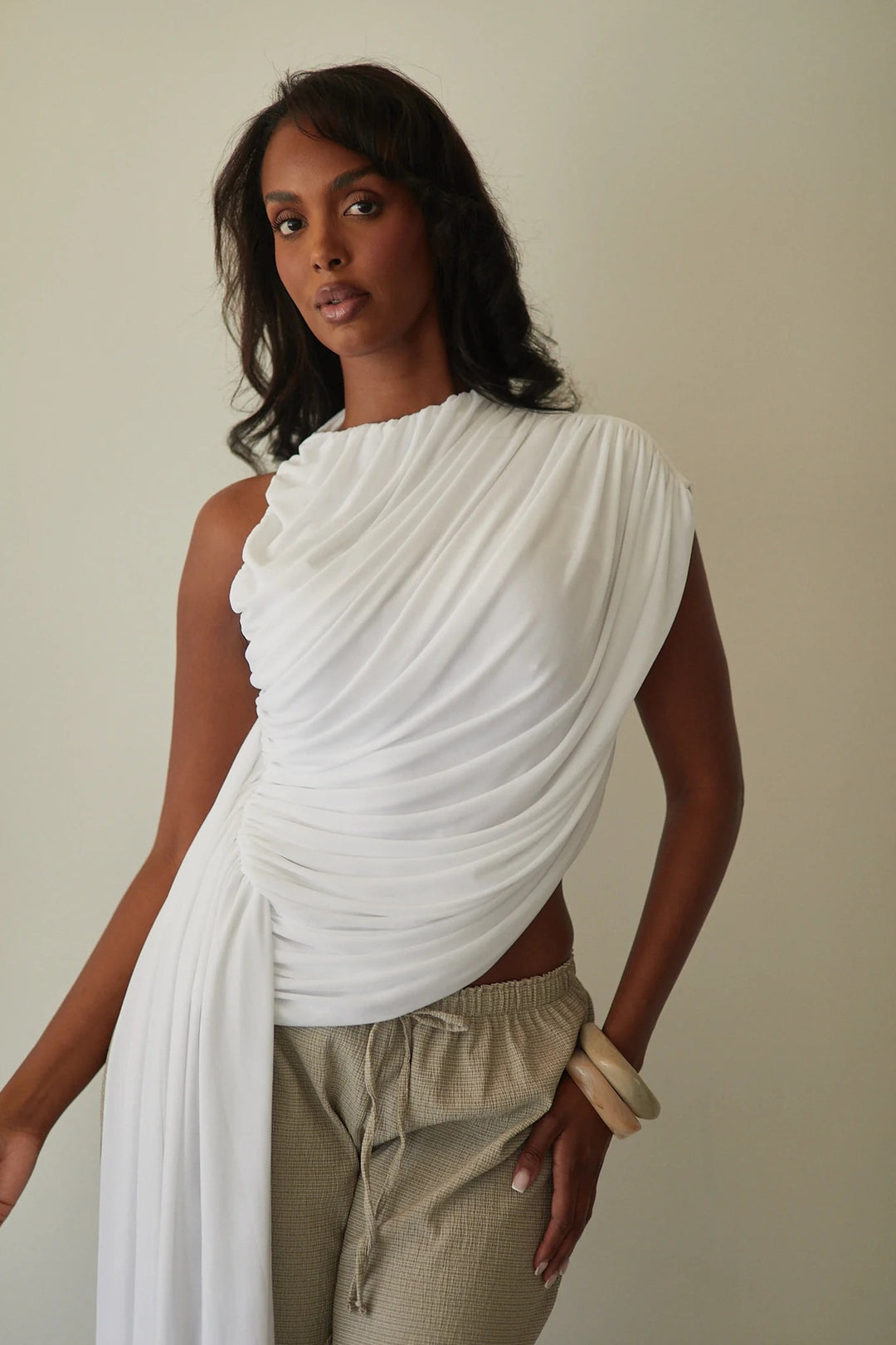 Damer Elegant asymmetrisk top med draperinger Skovae