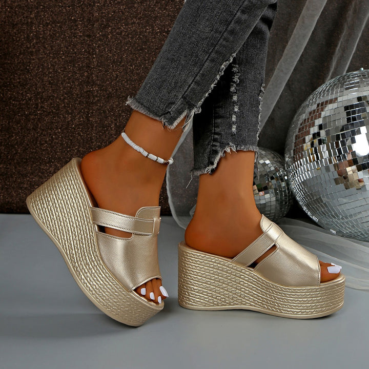 Dame platform-sandaler med justerbar rem og stilfuldt design Stilla
