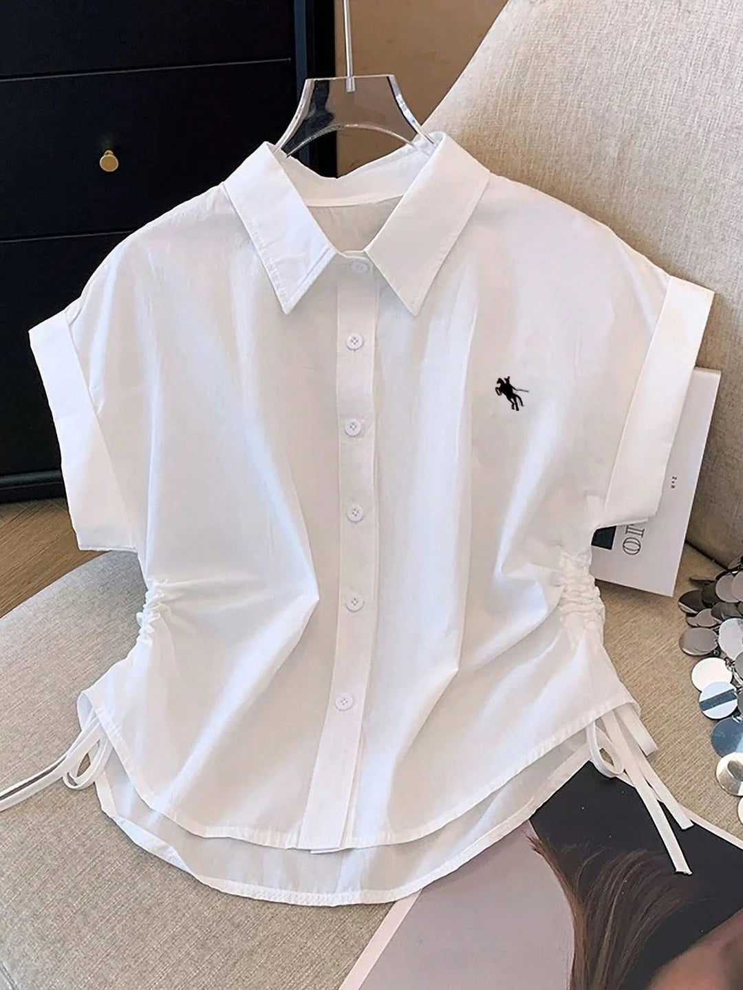 Dame kortærmet bluse med sidelæggende detaljer Skovae