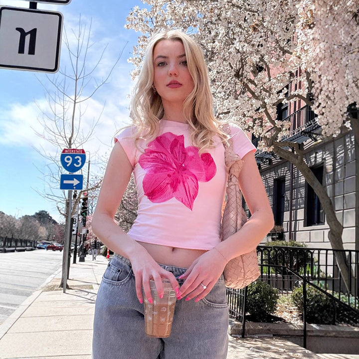 Dame T-shirt med blomstertryk og tætsiddende pasform Skovae