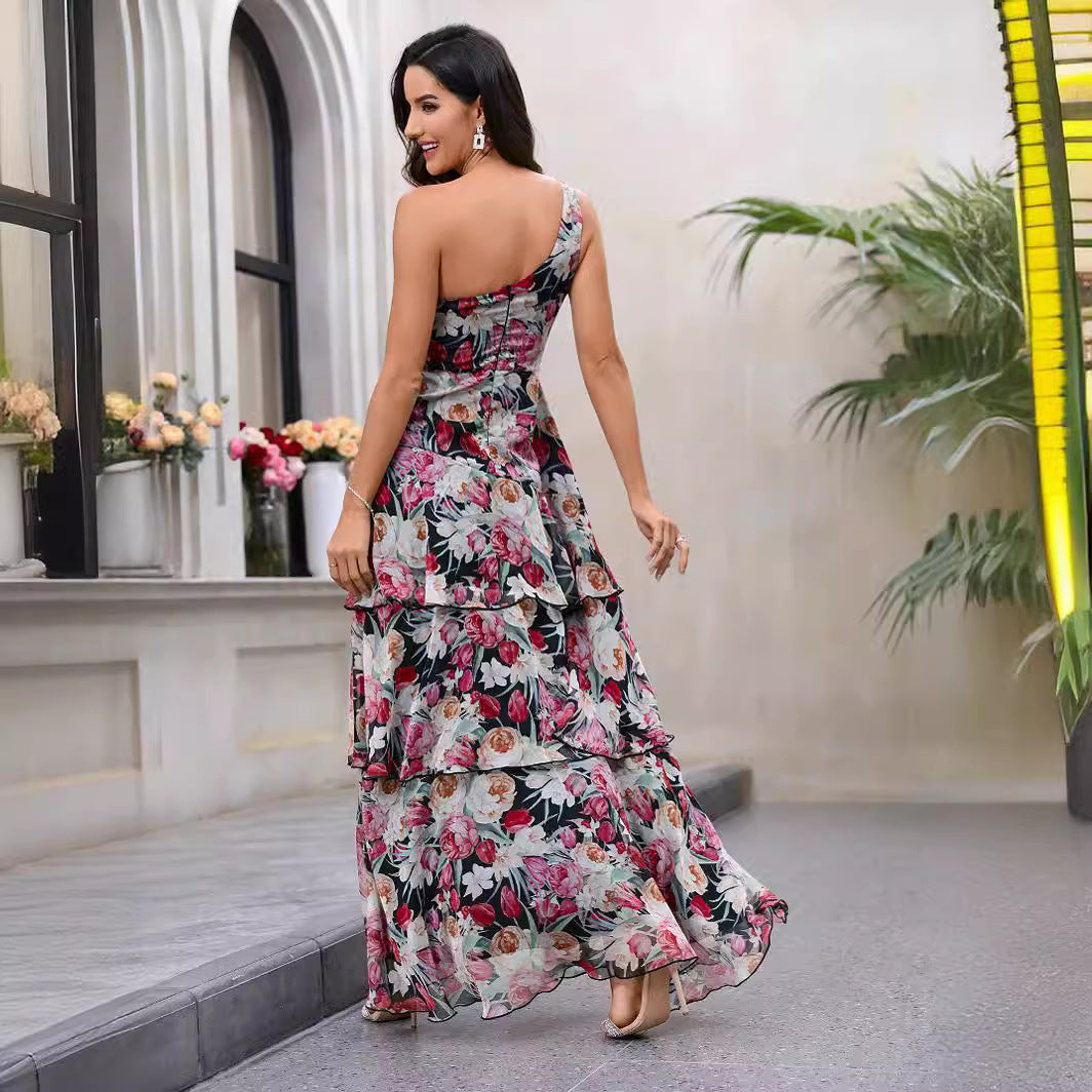 Dame elegant, blomster aftenkjole med sidelæg og off-shoulder design Stilla