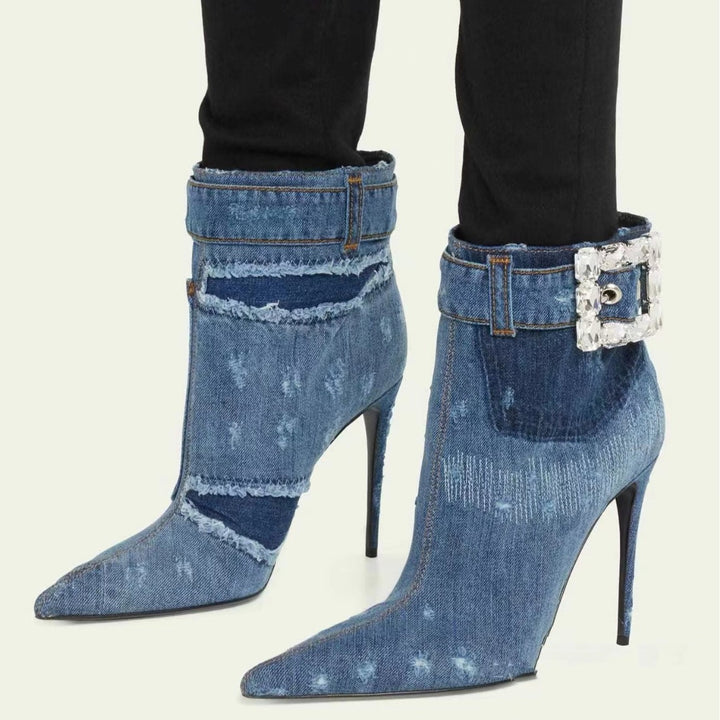 Femme Denim Ankelstøvler med dekorativ krystalspænde Stilla