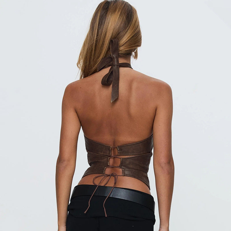 Dame Crop-Top i høj kvalitet kunstlæder med elegant halterdesign Skovae