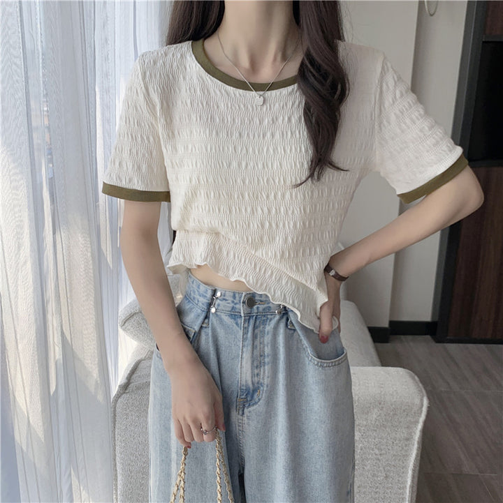 Femme Cropped Tekstureret T-shirt med Kontrastbesætning Stilla