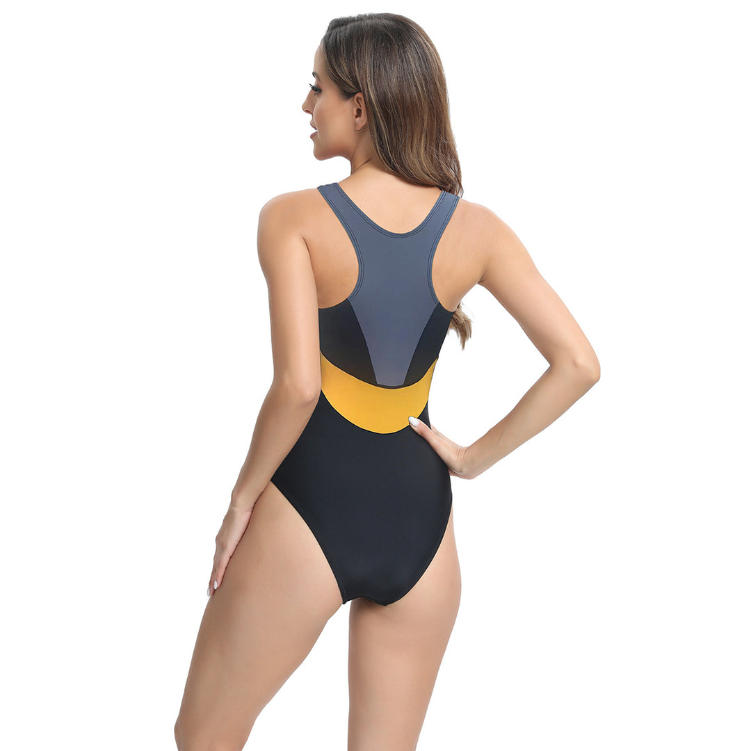 Dame Sporty One-Piece Swimsuit with Stylish Inserts Skovae