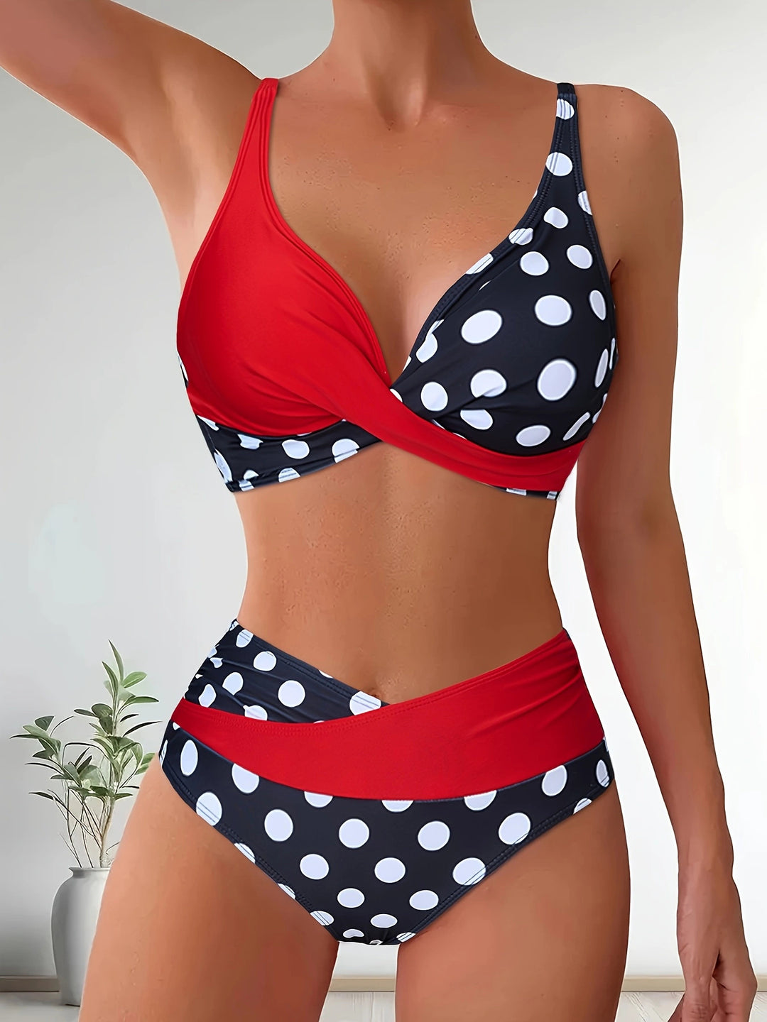 Dame Bikini-sæt med innovativt indpakningsdesign og højt skårne shorts Stilla