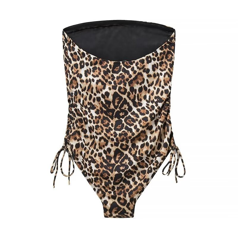 Dame badedragt med elegant leopardmønster og justerbare sidelændebånd Stilla