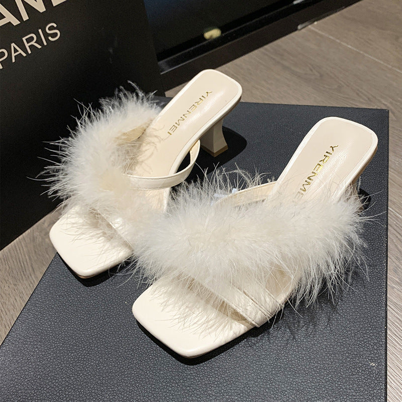 Dame elegante sandaler med fluffy plysstropper og blokagtige hæle Stilla