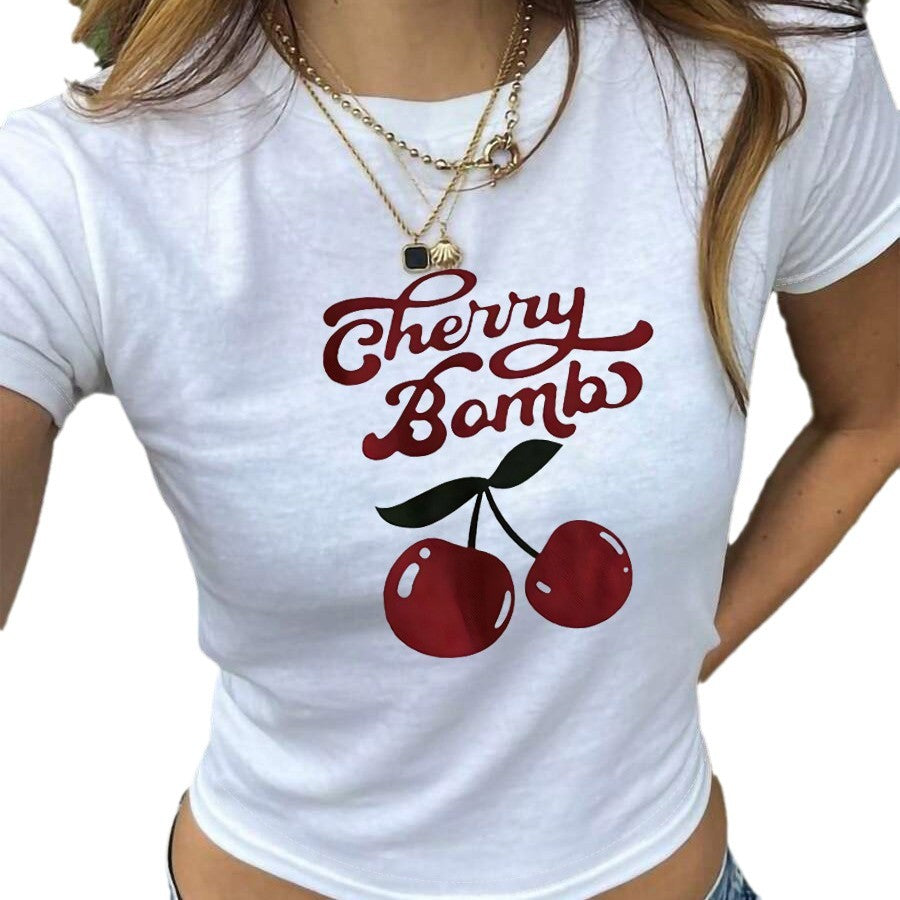 Dame Crop-T-Shirt med glat kirsebærmotiv og løs pasform Skovae