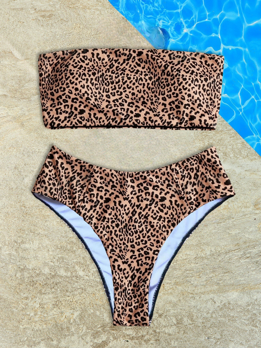 Dame Bandeau-Bikini-sæt med moderigtigt dyretryk og høj benskæring Stilla
