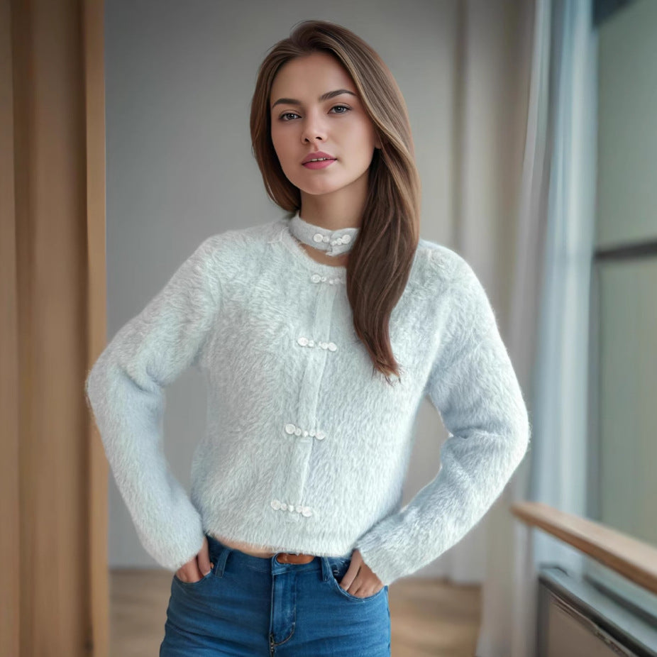 Kvinders krammevenlige sweater med høj krave og dekorative knapdetaljer Stilla